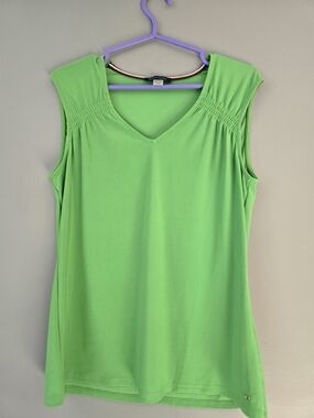 Size Small. Tommy Hilfiger Bright Green Stylish Sleeveless Blouse